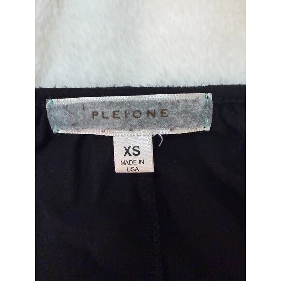 Pleione Short sleeve split shoulder top in black - Picture 3 of 3